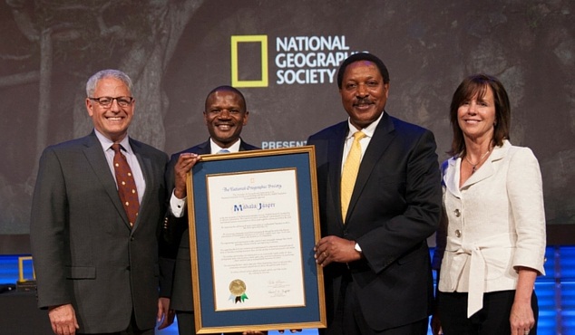 National Geographic/Buffett Awards for Leadership in Conservation 2020 (up to $25,000)
