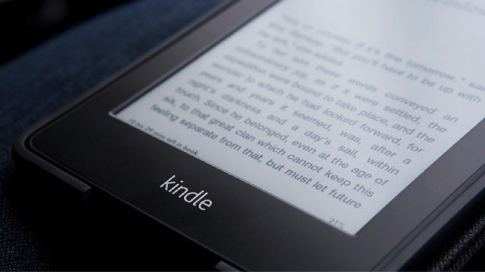Электронные книги гаджет. Kindle Paperwhite 2020. Kindle Paperwhite 4 GB 2020 Specification. Kindle Paperwhite подсветка. Kindle Paperwhite 3 экран.