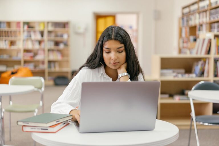 Smart Tips for Finding the Right Research Funding as a Graduate Student
