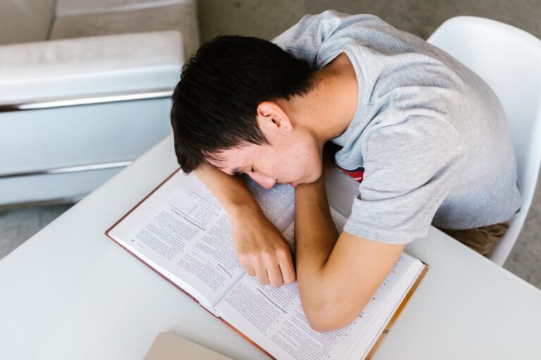 How to Boost Study Efficiency by Improving Sleep Habits